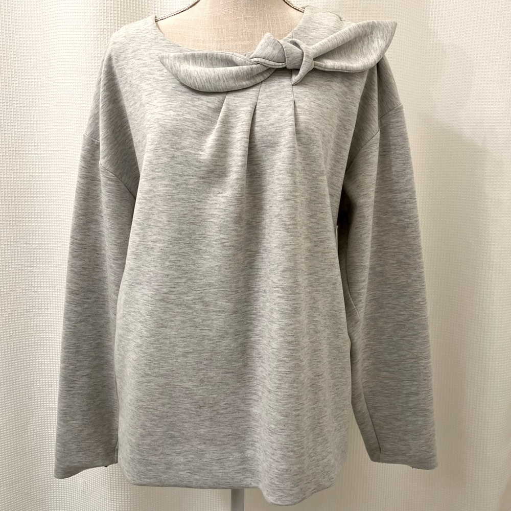 Light gray top with cute bow detail, Banana Republic size XL